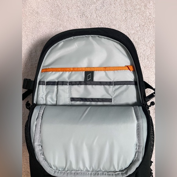 Lowepro Tahoe BP 150 Camera Backpack - Picture 2 of 12